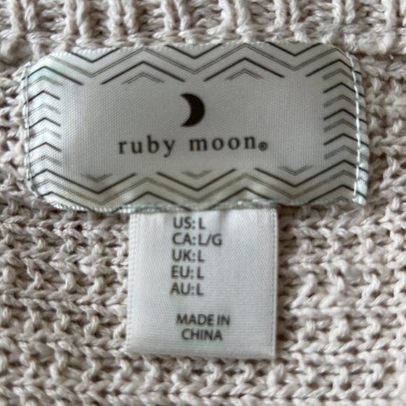 Ruby Moon Scoop Neck Cream Sweater With Scarp Hem - Picture 5 of 6